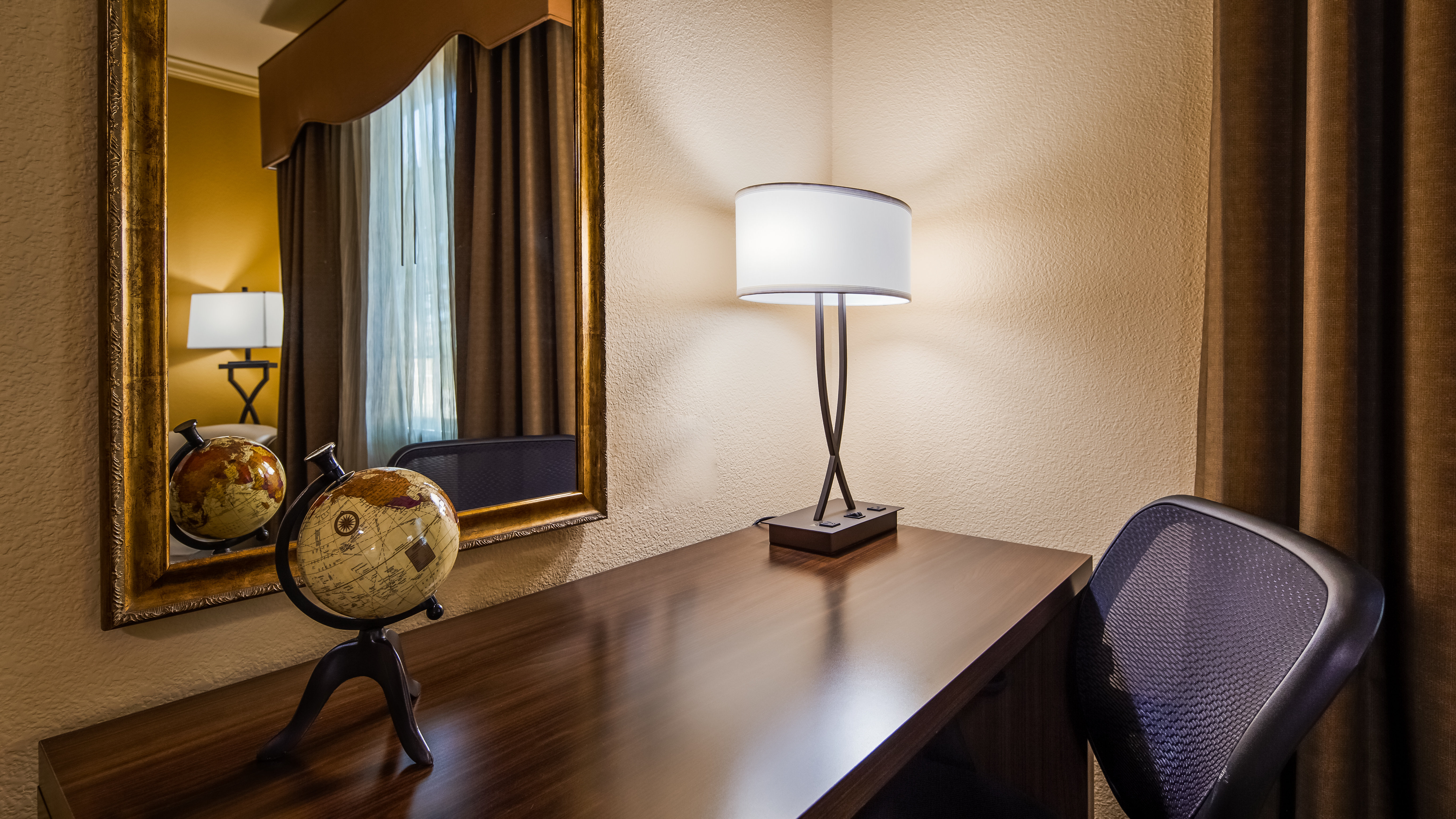 Best Western Plus Crown Colony Inn and Suites 21/59