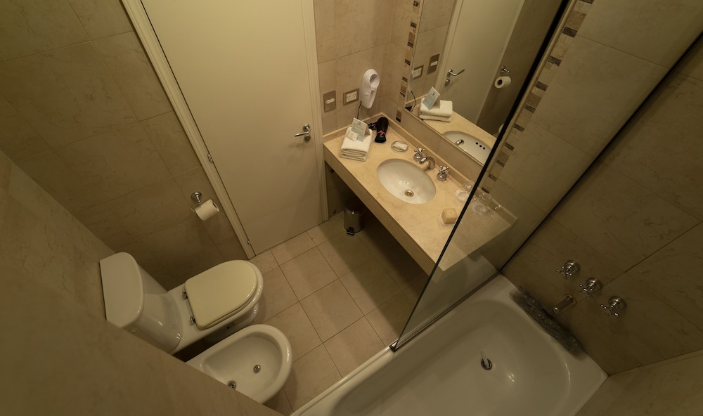 DELUXE, TWIN BEDS, LAKE VIEW