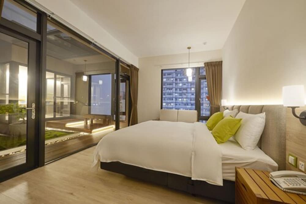 2 BEDROOMS, GRAND, COURTYARD VIEW, GARDEN AREA
