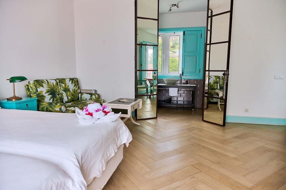 Premium, Studio, Suite, Twin Beds