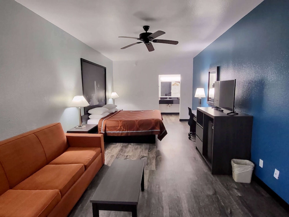 Super 8 by Wyndham Forney/East Dallas 17/27