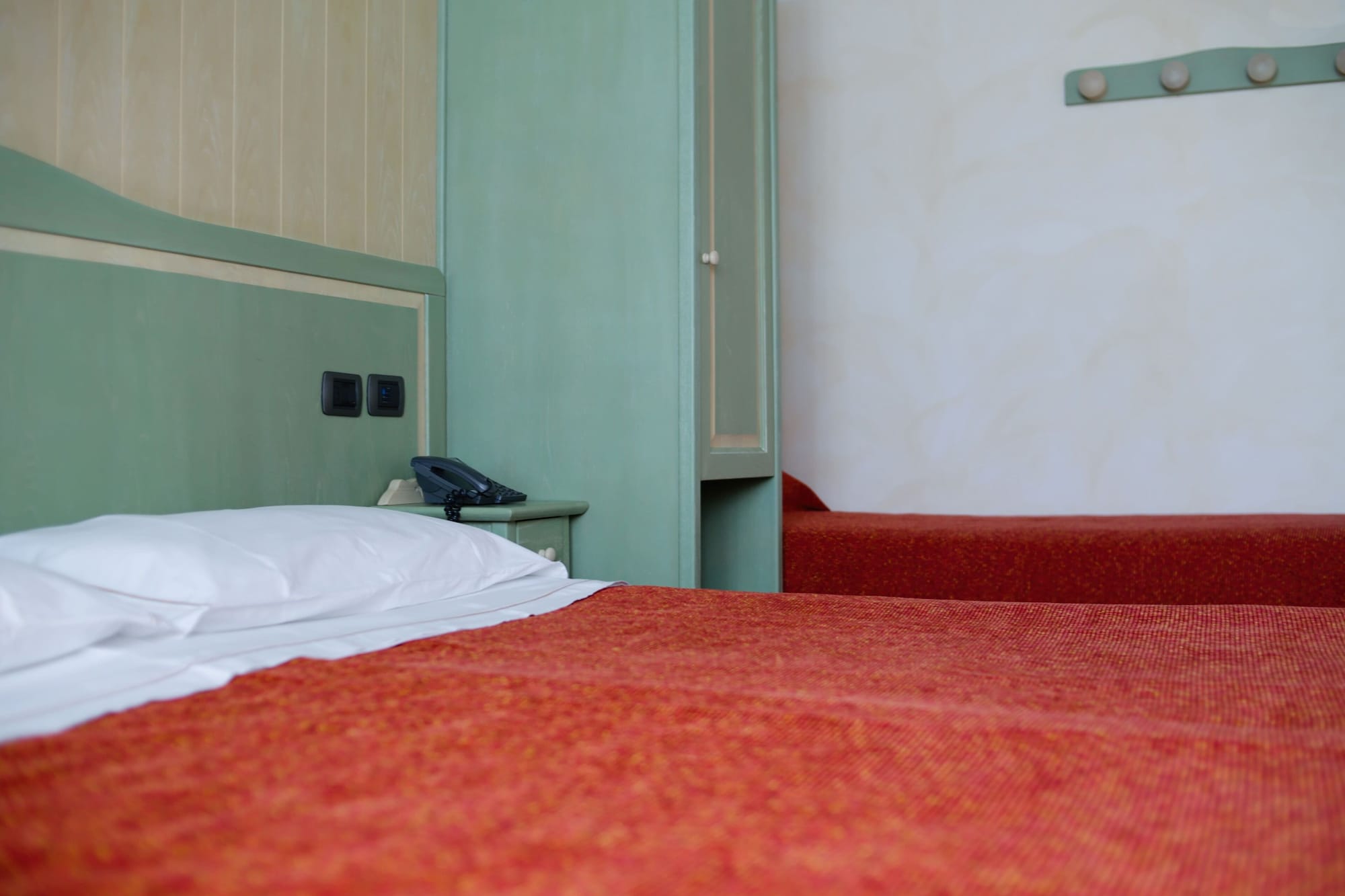 ROOM, TRIPLE