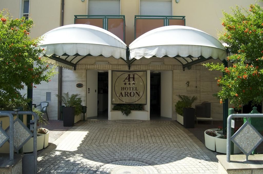 Hotel Aron 9/50