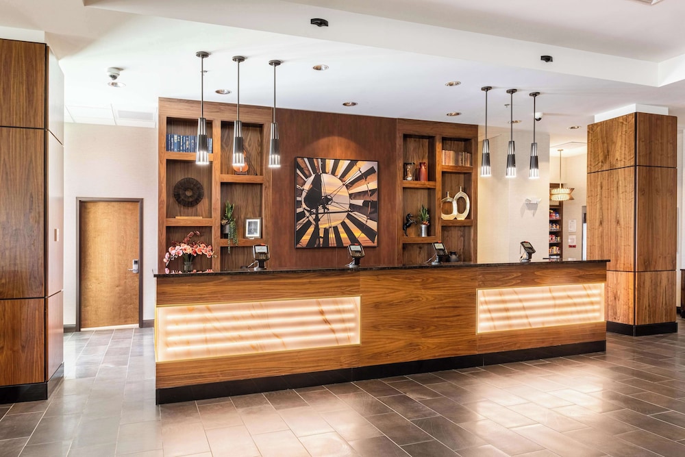 Drury Plaza Hotel Dallas Arlington 2/50