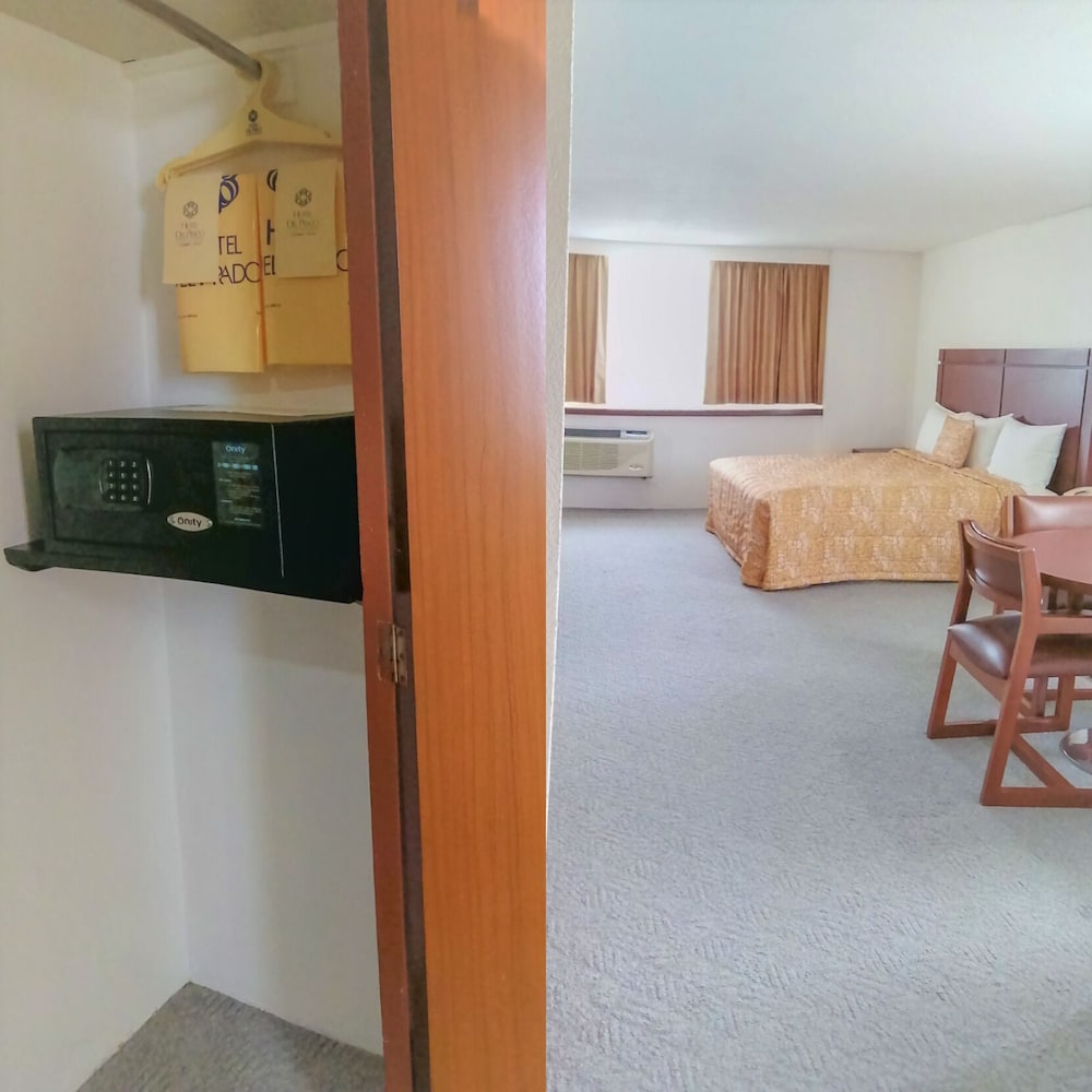 Del Prado Hotel 17/69