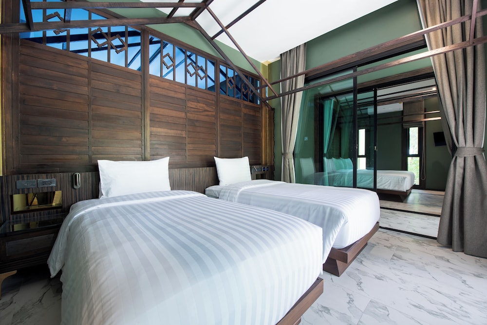 Grand, Wooden, Style, Suite, King and Twin Beds، Ao Cho Grandview Hideaway Resort 4/6