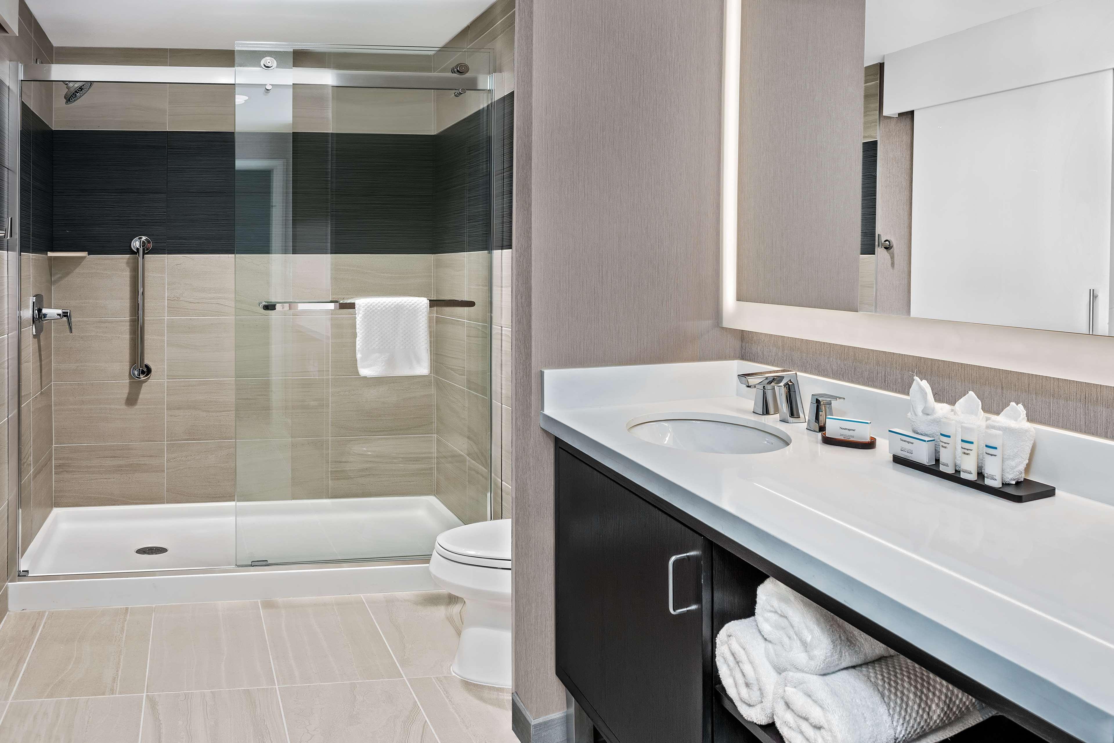1 BEDROOM, STUDIO, SUITE, KING BED