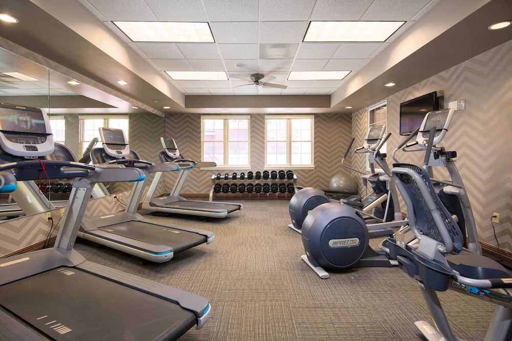 Residence Inn by Marriott Kansas City Airport 13/40