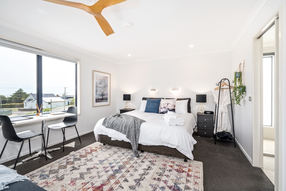 Penthouse Suite, King Bed, Sofa
