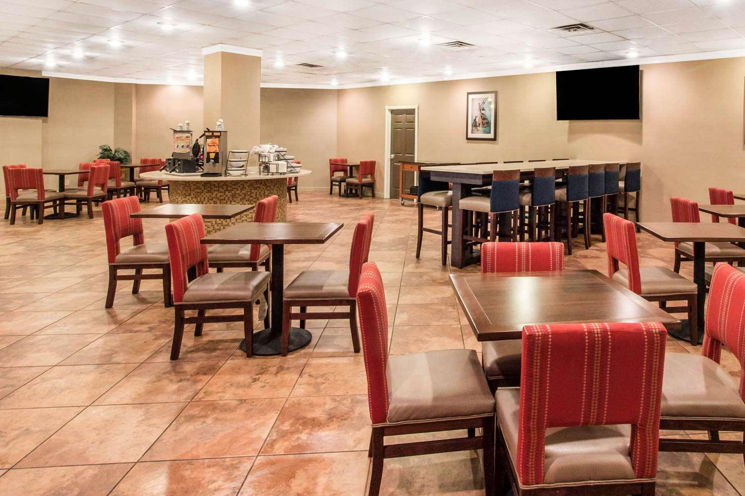 Comfort Inn and Suites Omaha Central 32/42
