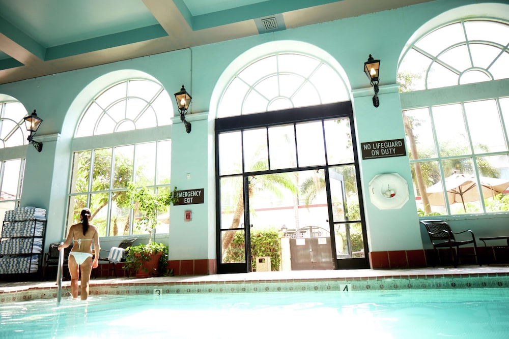 Embassy Suites by Hilton Los Angeles International Airport South 33/65