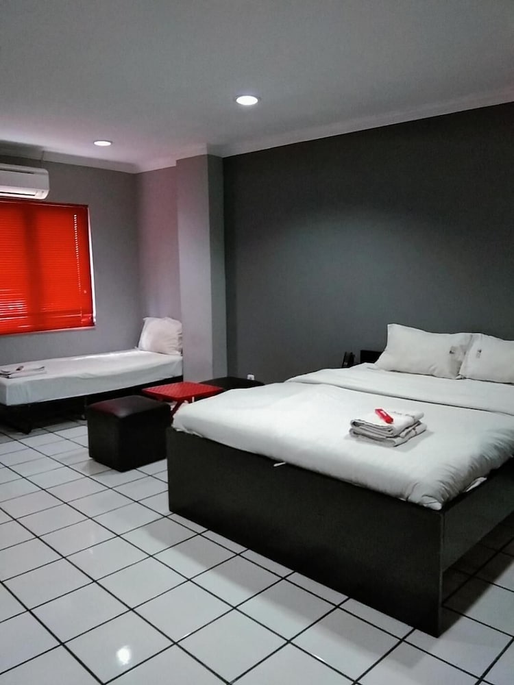 Reddoorz Plus Near Rs Fatmawati 2 11/28