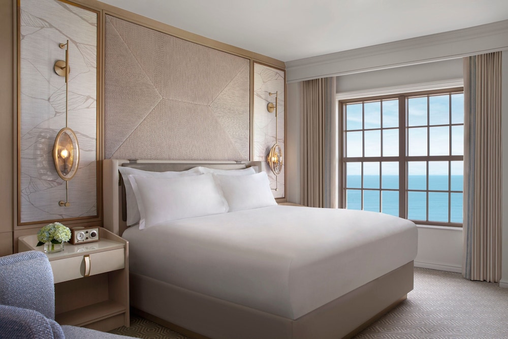 1 Bedroom, Suite, King Bed, Ocean Front, Sofa