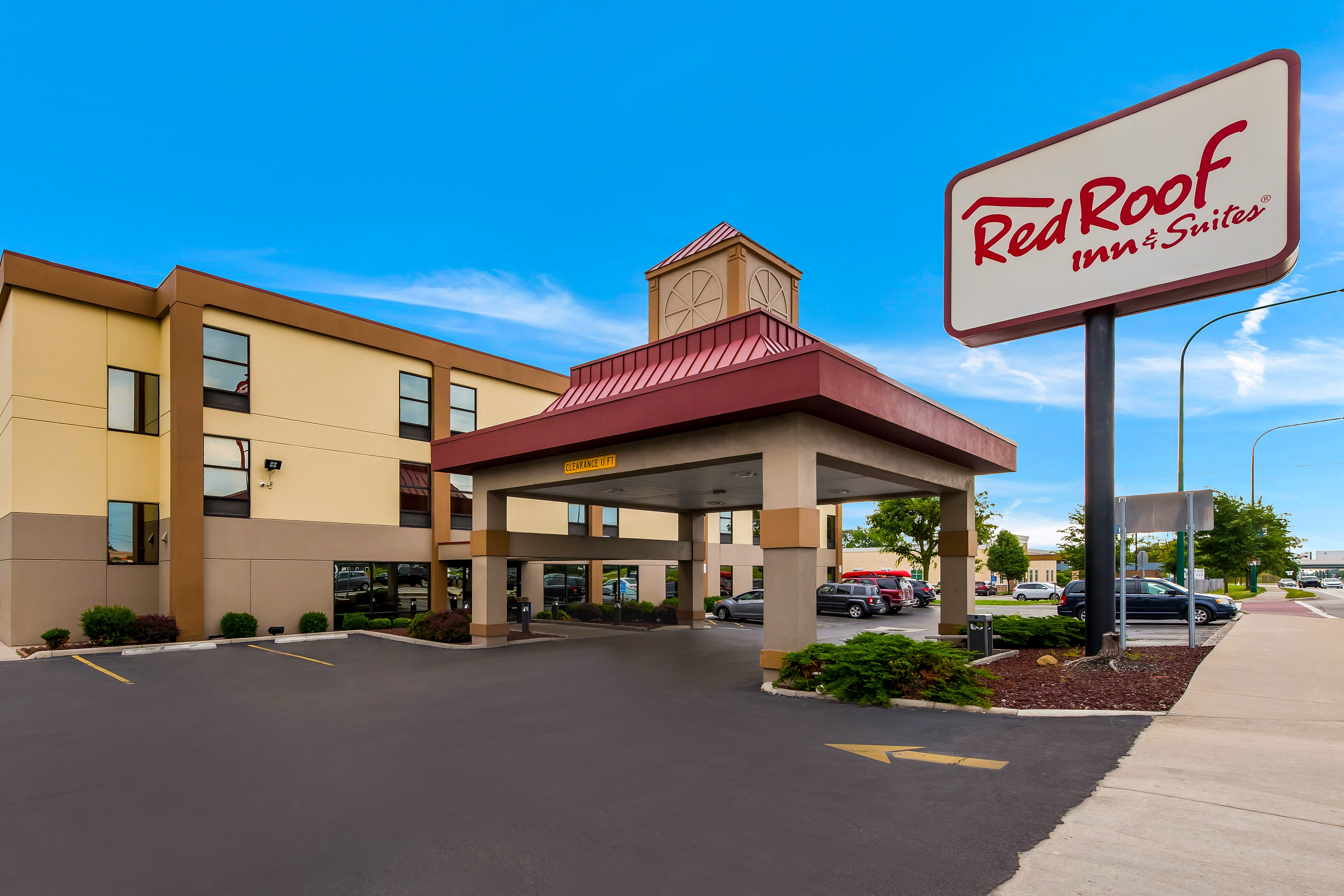 Red Roof Inn and Suites Columbus - W. Broad 13/55