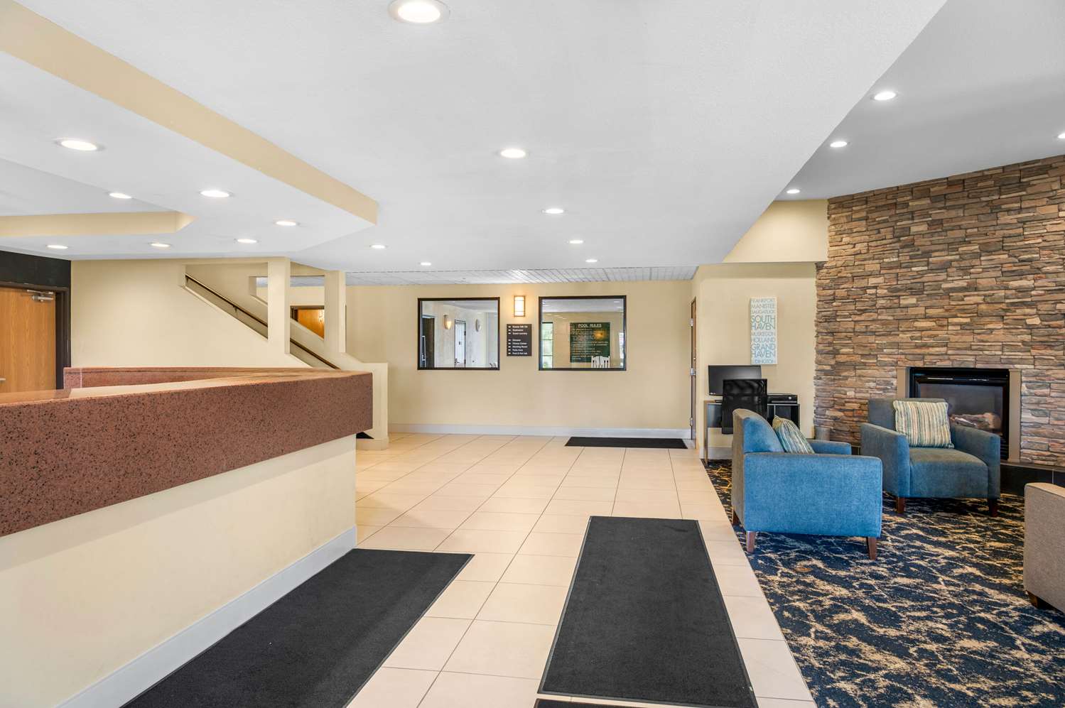White Pines Inn & Suites of Holland 6/48