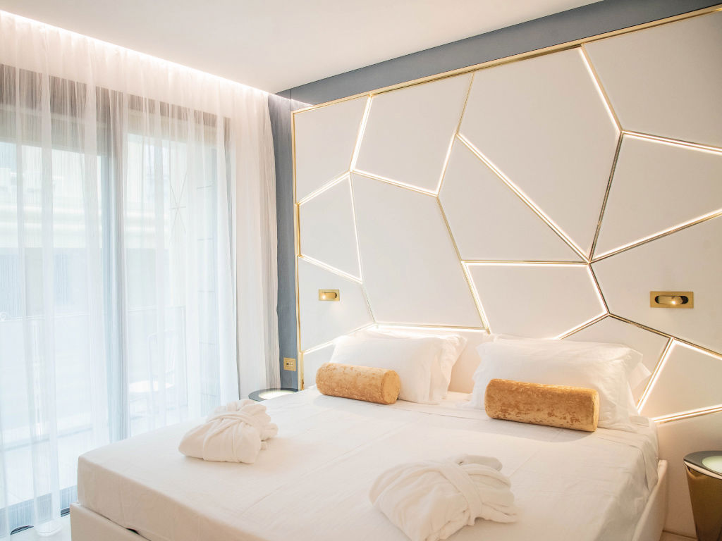Superior, Double Bed, Lateral Side Sea View