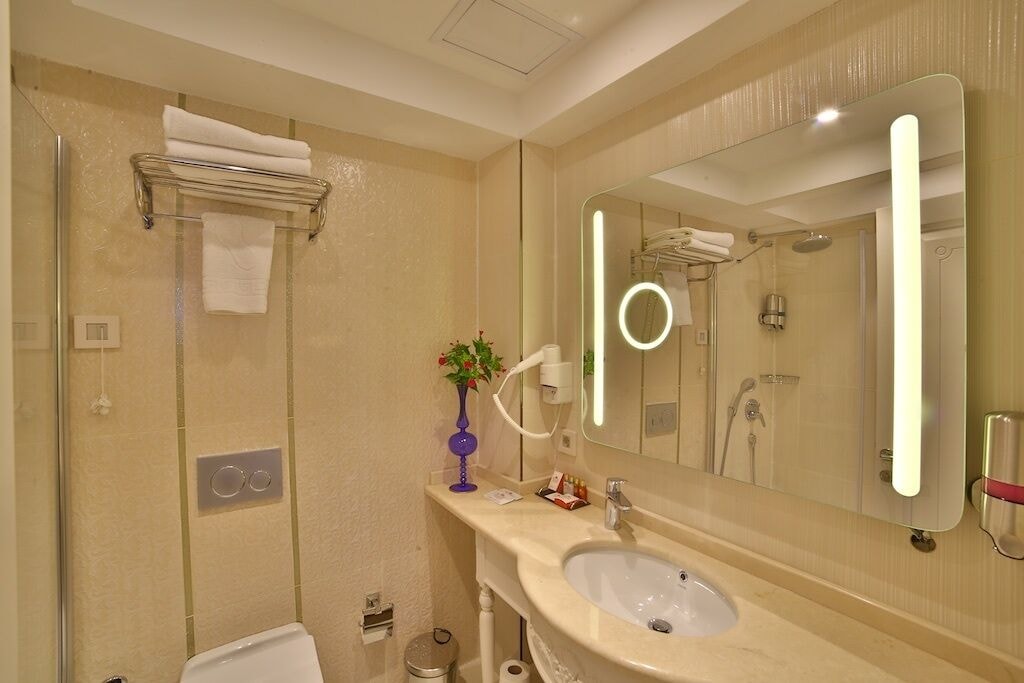 Comfort, 1 Double and 1 Single Bed, Sea View, Yilsam Sultanahmet Hotel 4/4