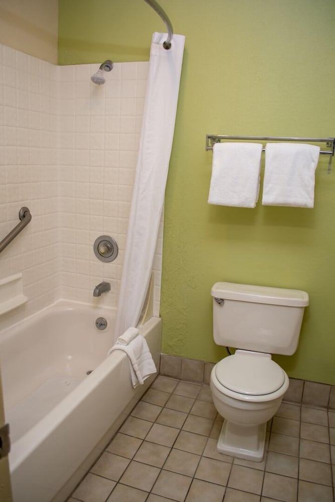 Cimarron Inn Klamath Falls 20/35