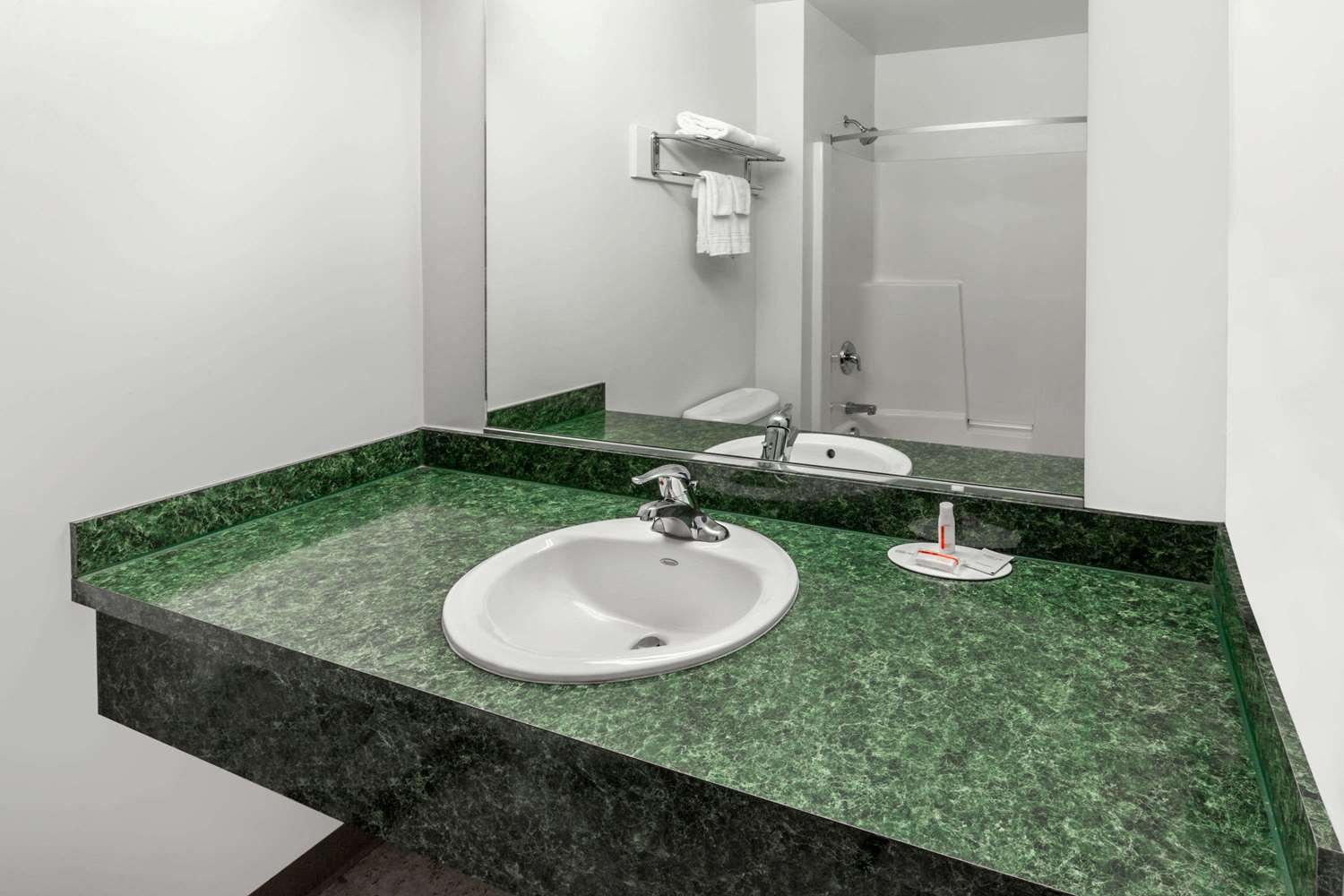 Super 8 By Wyndham Central Pt Medford 14/16