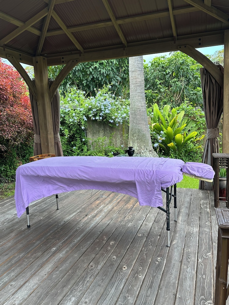 Luana Nai'a Inn 25/50