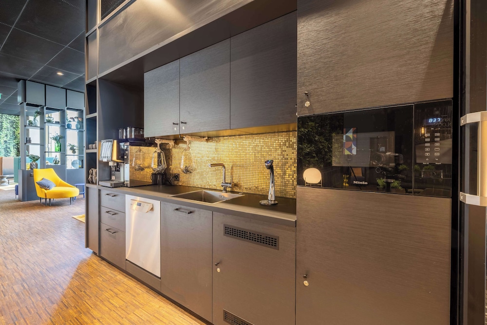 Radisson Hotel & Suites Zurich 6/50