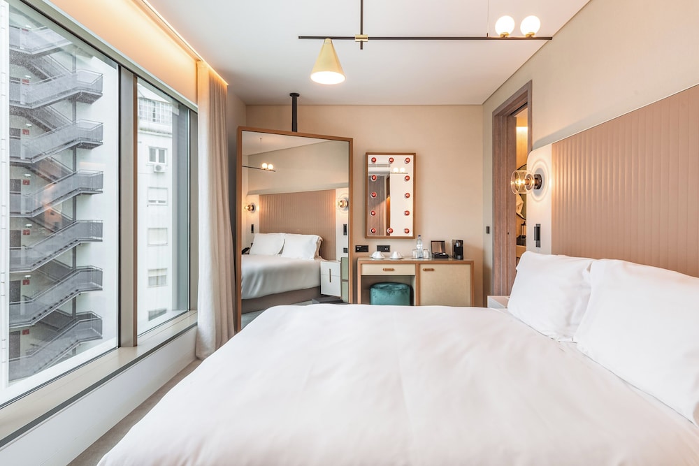 ROOM, DOUBLE BED, POOL VIEW