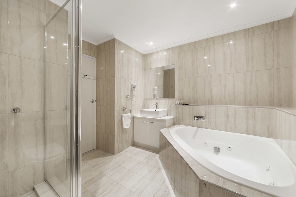 Ciloms Airport Lodge 23/63