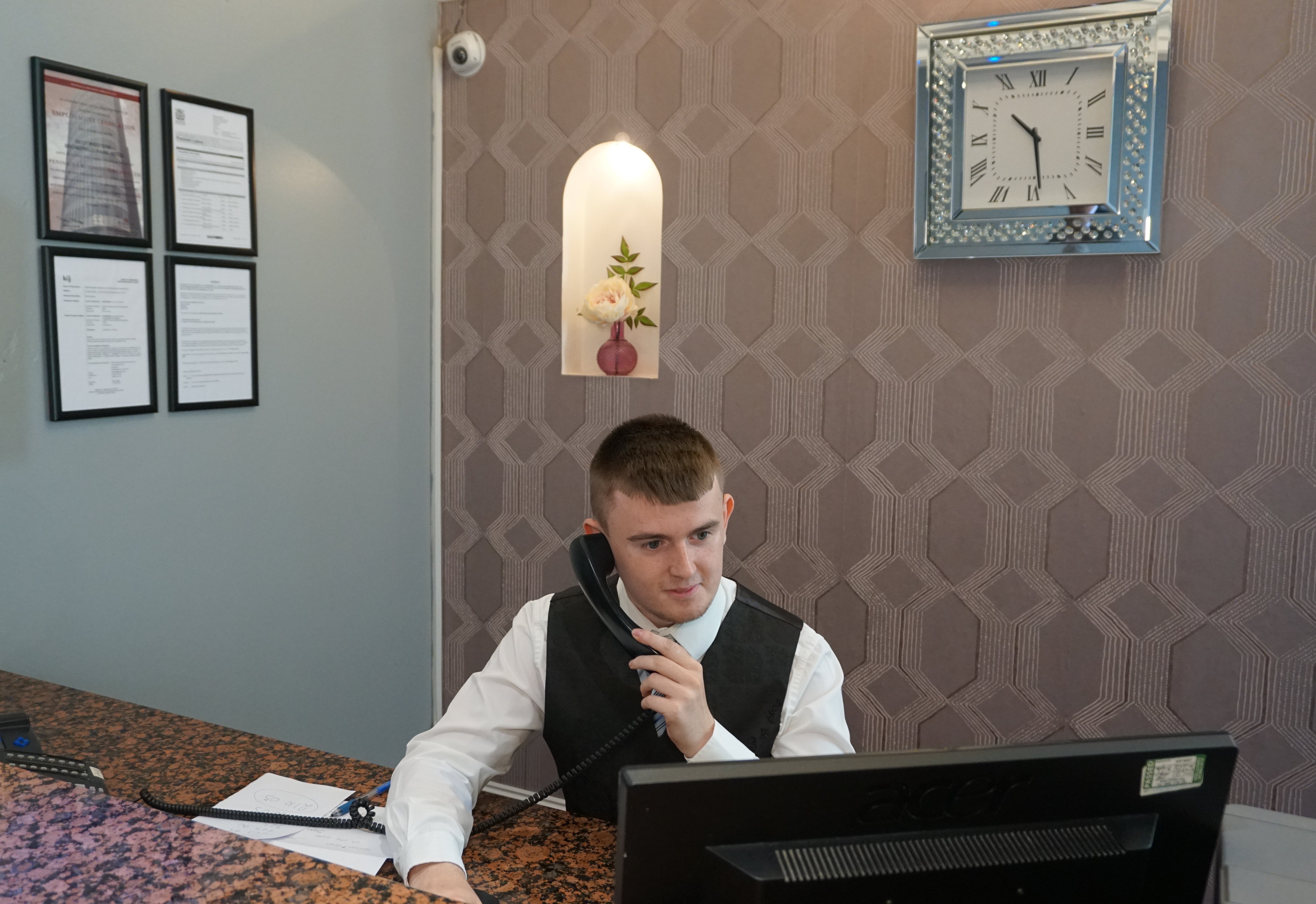 OYO Broadfield Park Hotel 6/49