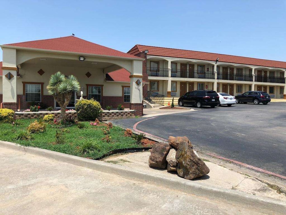 Days Inn by Wyndham Gainesville 7/49