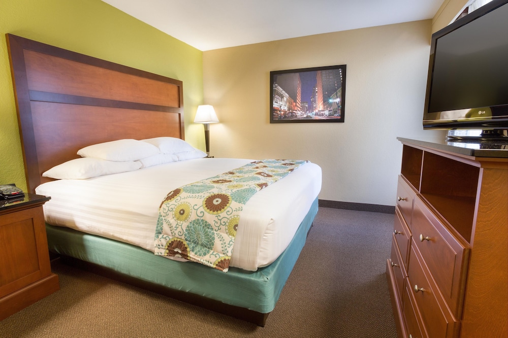 2 ROOMS, SUITE, KING BED, SOFA