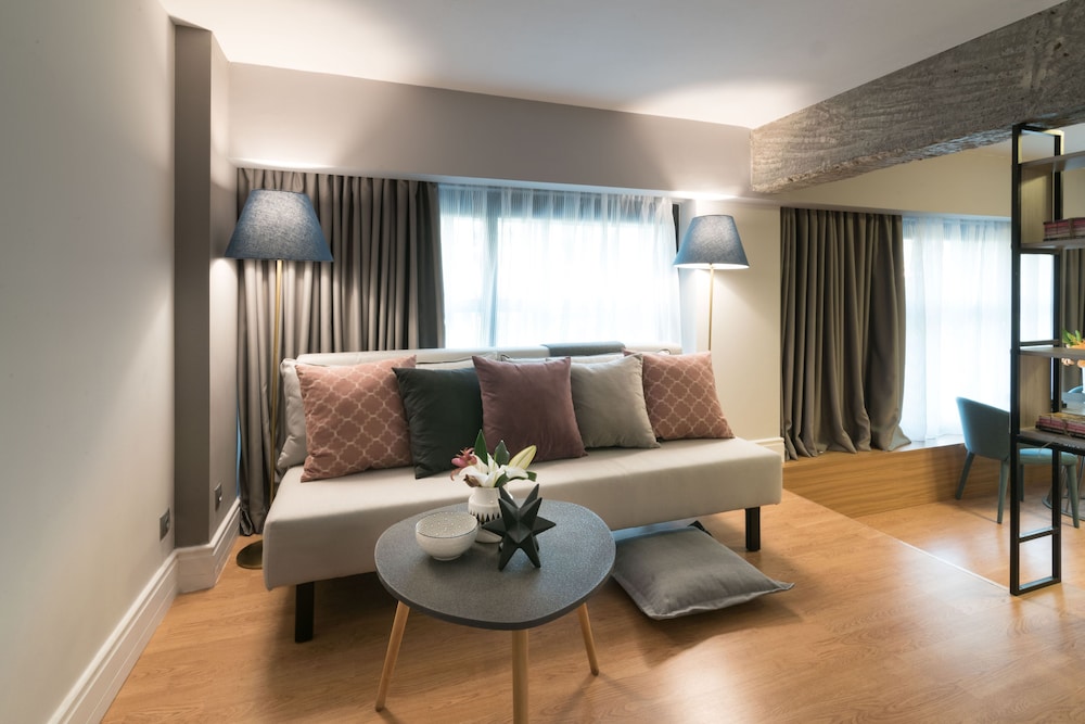 47 Luxury Suites 52/73