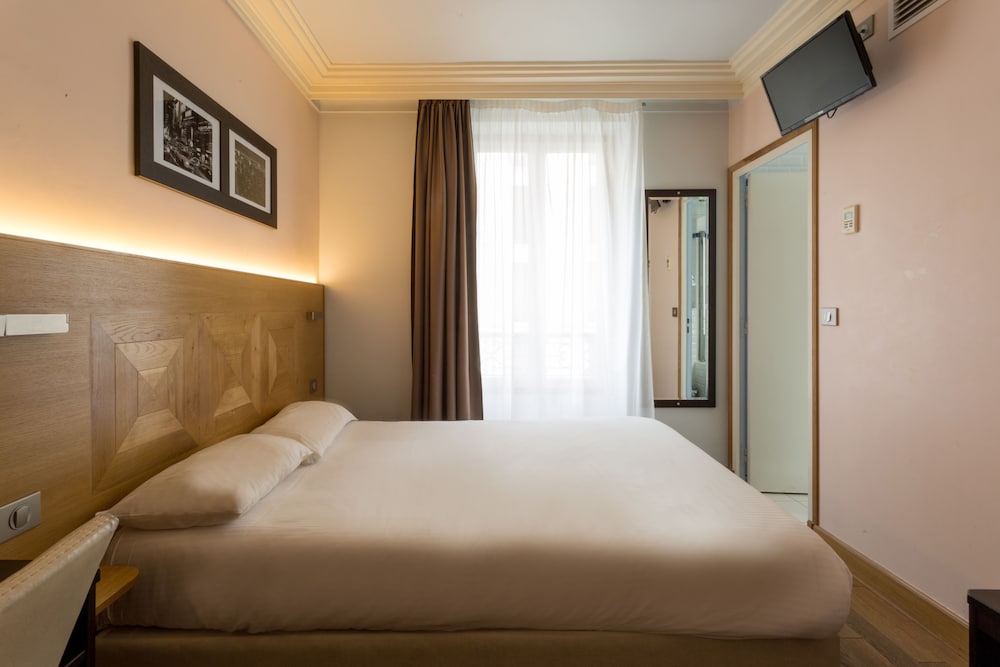 Hotel Eiffel XV 9/45