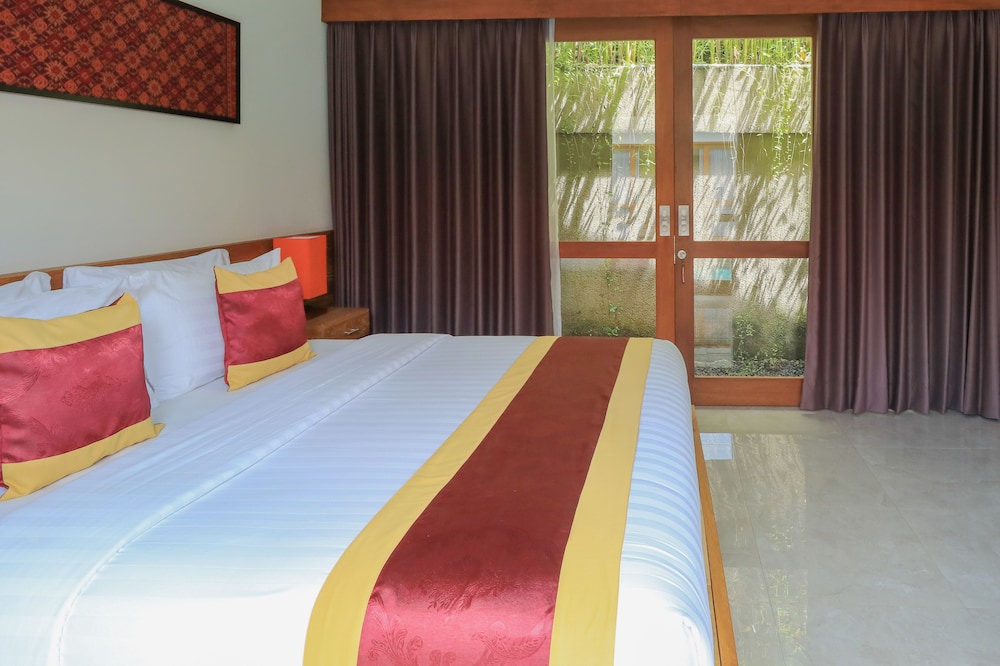 suite, pool access