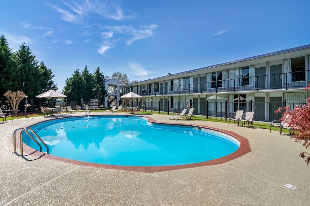 Quality Inn & Suites Cartersville South image
