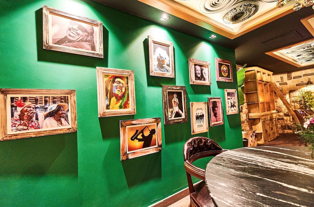 Azuu Boutique Hotel 69/76