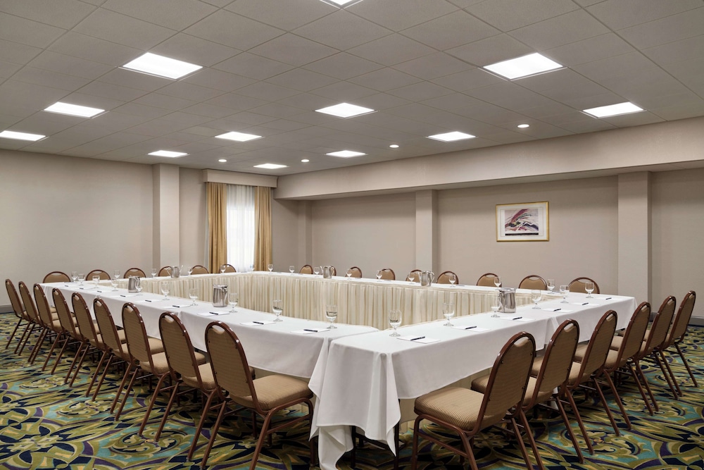 Embassy Suites Brunswick 49/55