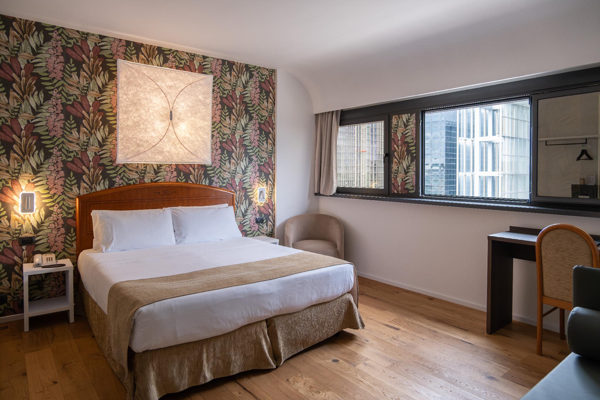 ROOM, DOUBLE BED