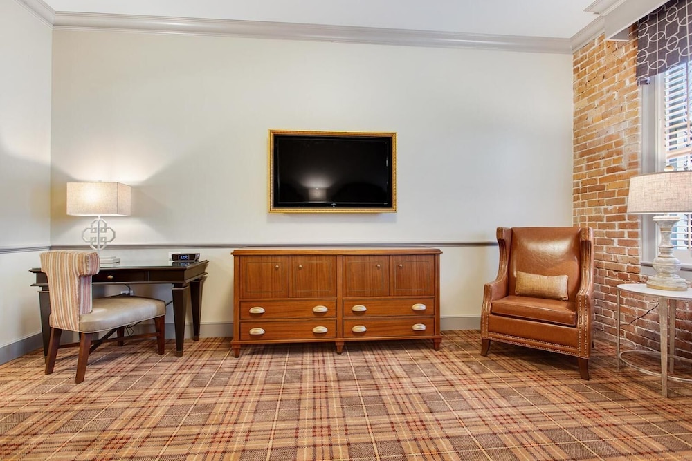 The Brakeman Hotel 24/27