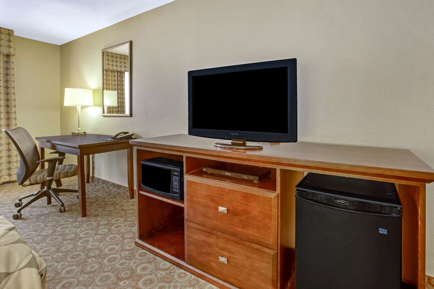 La Quinta Inn & Suites by Wyndham Dickinson 48/50