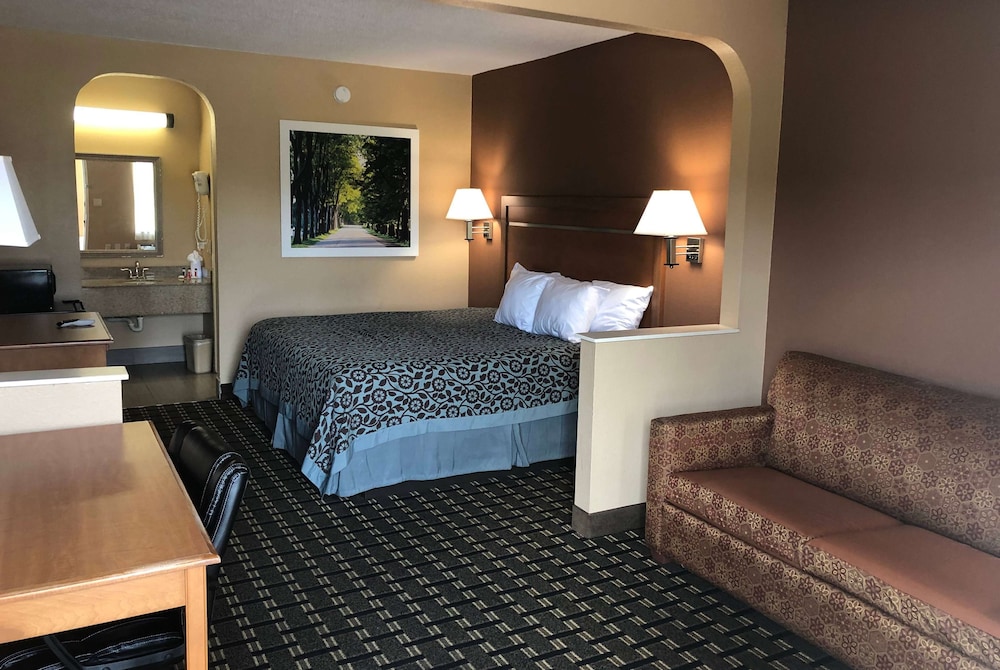 Days Inn By Wyndham Columbus 44/54