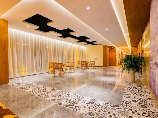 James Joyce Coffetel (Dujiangyan Municipal Government) 43/61