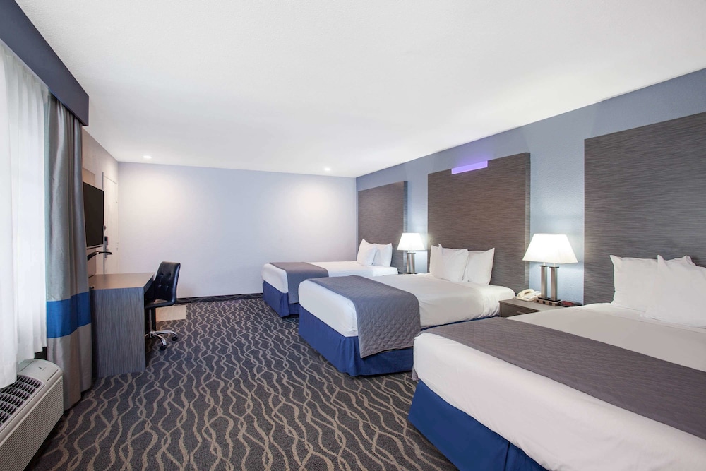 Travelodge Inn & Suites by Wyndham Anaheim on Disneyland Dr 16/31