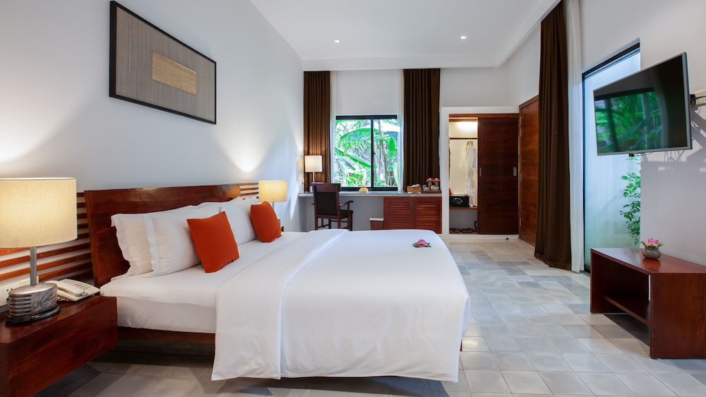 LYNNAYA URBAN RIVER RESORT 26/69