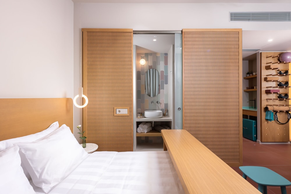 JUNIOR SUITE, QUEEN AND TWIN BEDS