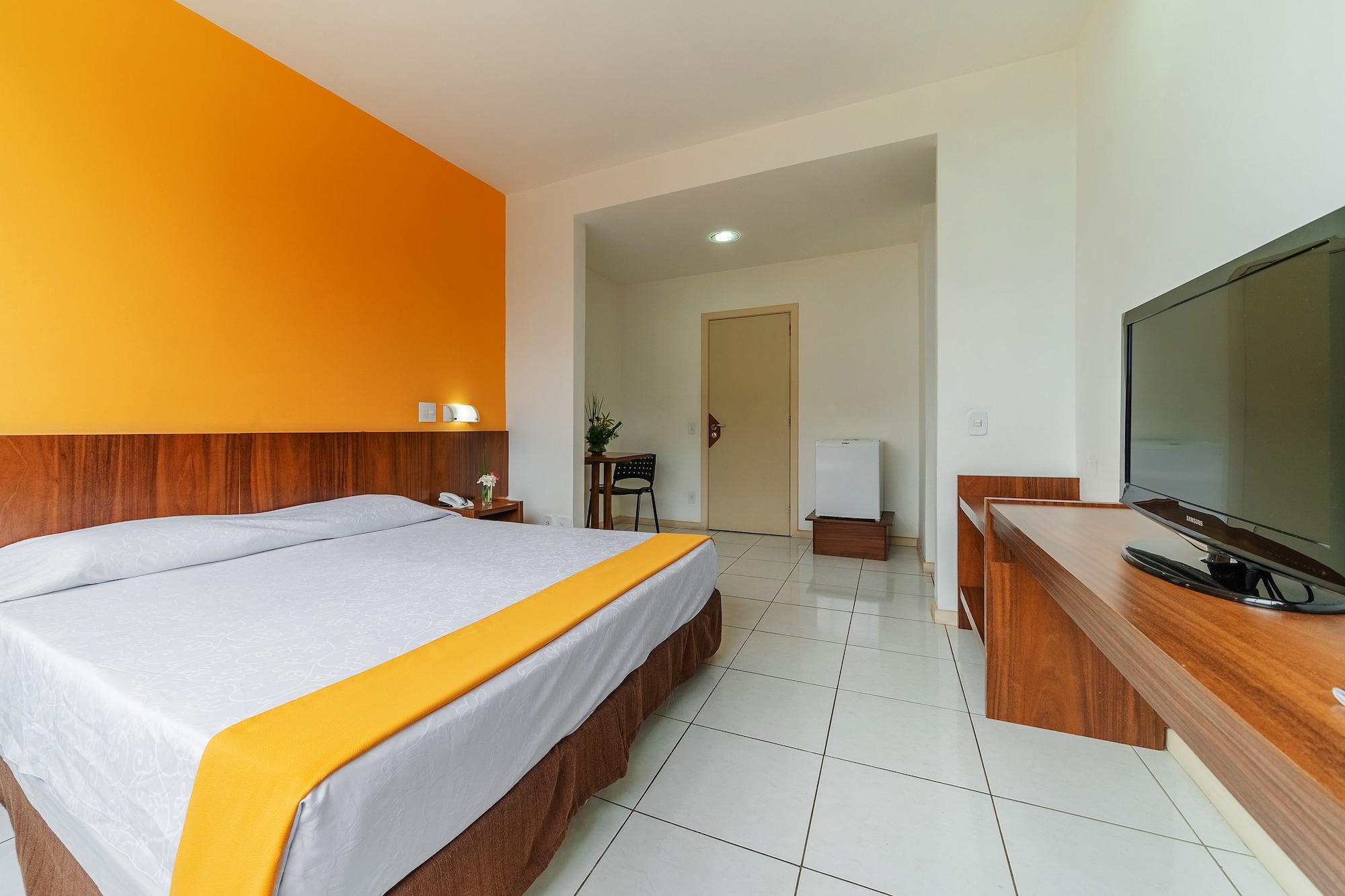 ROOM, DOUBLE BED