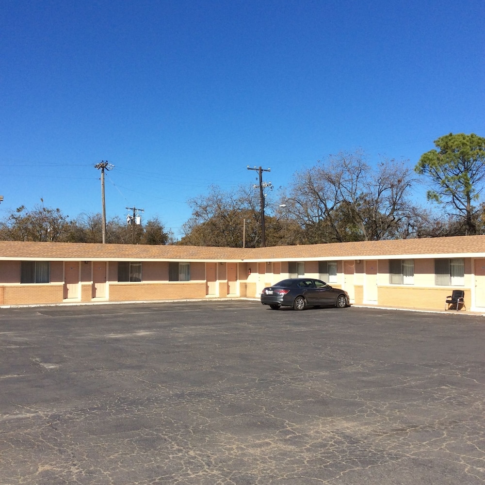 Regency Inn Comanche 32/36