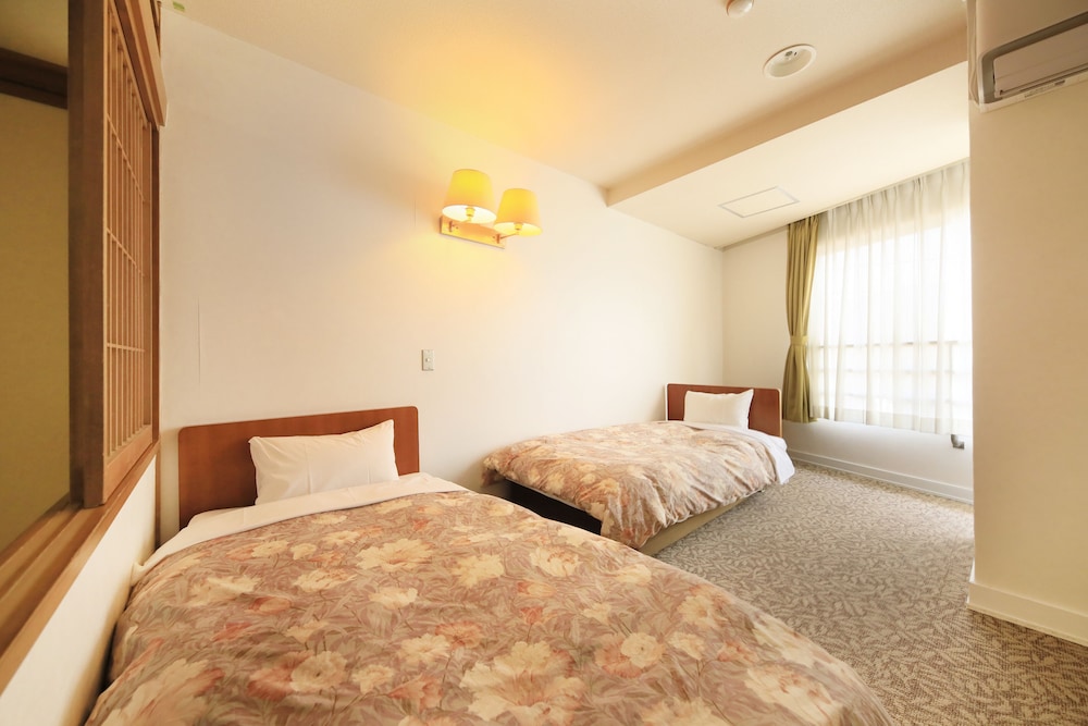 JAPANESE WESTERN, TWIN BEDS, NO VIEW