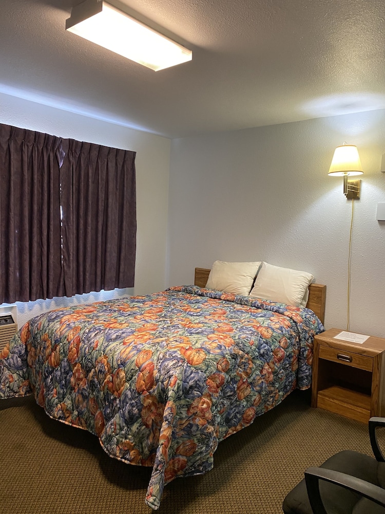 Regency Inn Comanche 7/36