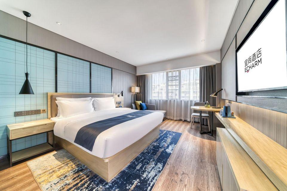 Smart, Queen Bed