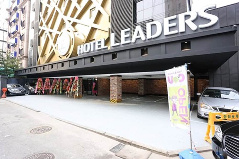 Hotel Leaders 3/44